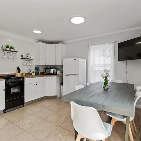 Spacious Family Suite Steps To The Beach